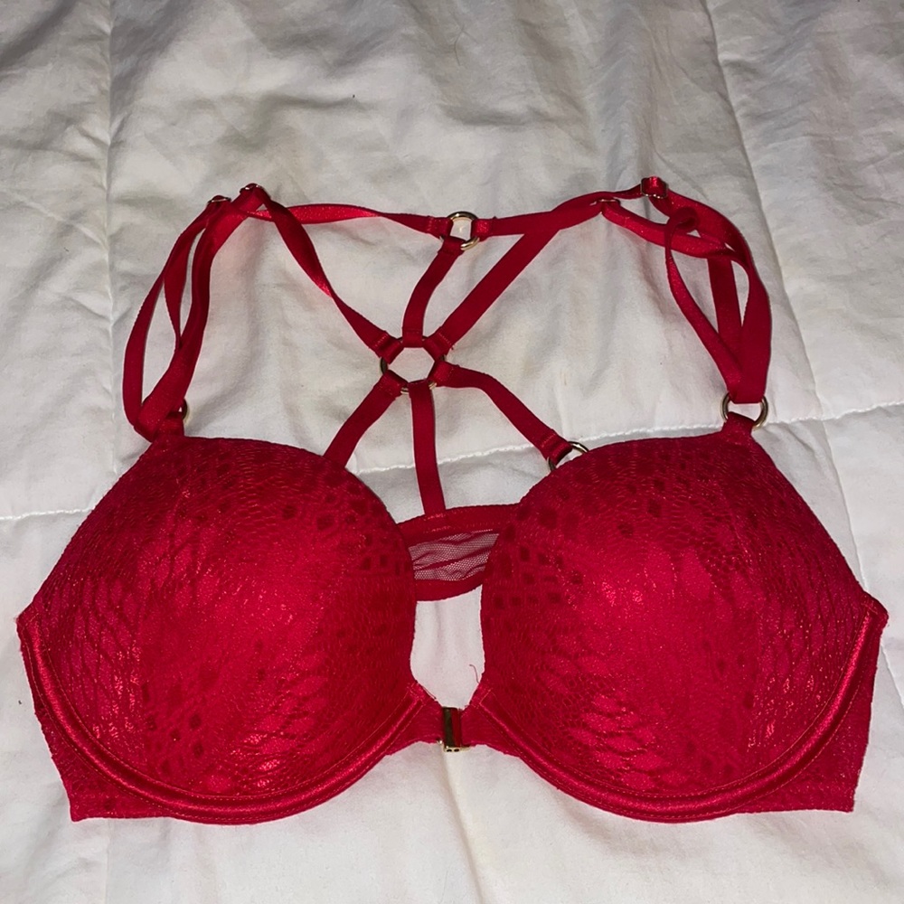 VICTORIA SECRET BOMBSHELL BRA BRAND NEW